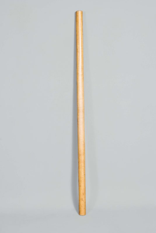 Front view of thin, wooden cyndrillical rolling pin